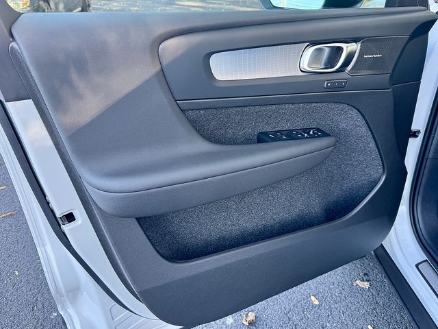 2026 Volvo XC40 Ultra Black Edition - Photo 11