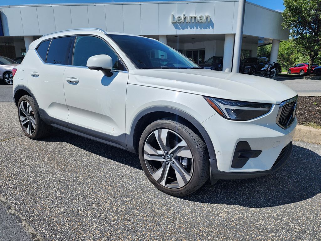 2023 Volvo XC40 SUV 