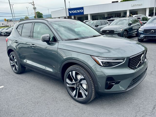 2026 Volvo XC40 B5 Ultra Dark AWD's photo