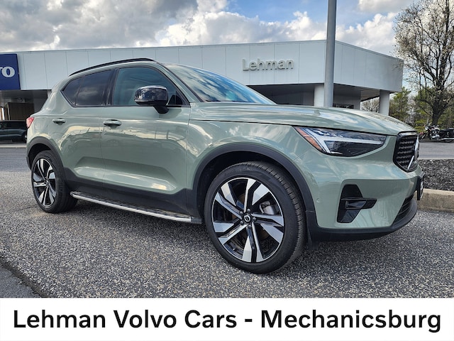 2024 Volvo XC40 Plus Dark Theme B5 AWD Plus Dark Theme