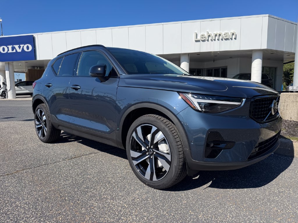 2026 Volvo XC40 SUV 