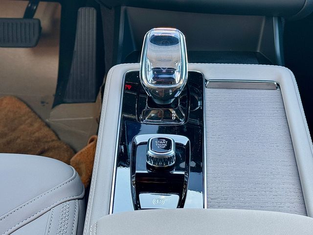 2026 Volvo XC90 Plus - Photo 14