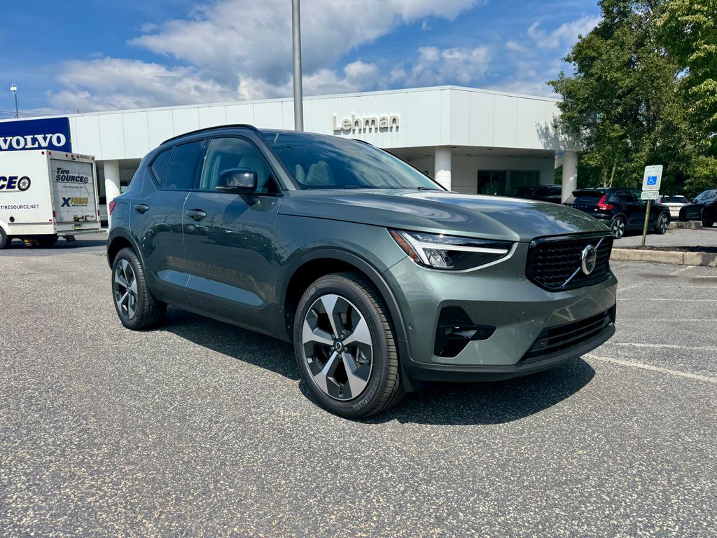 2026 Volvo XC40 SUV 