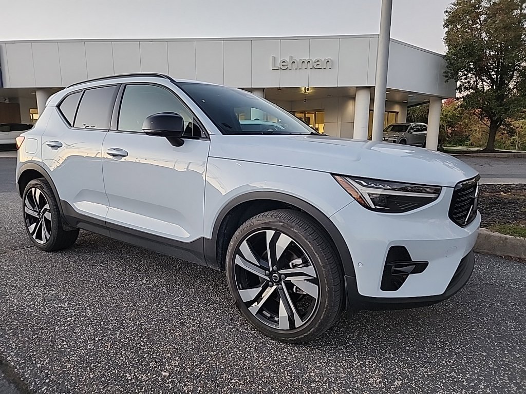 2024 Volvo XC40 SUV 