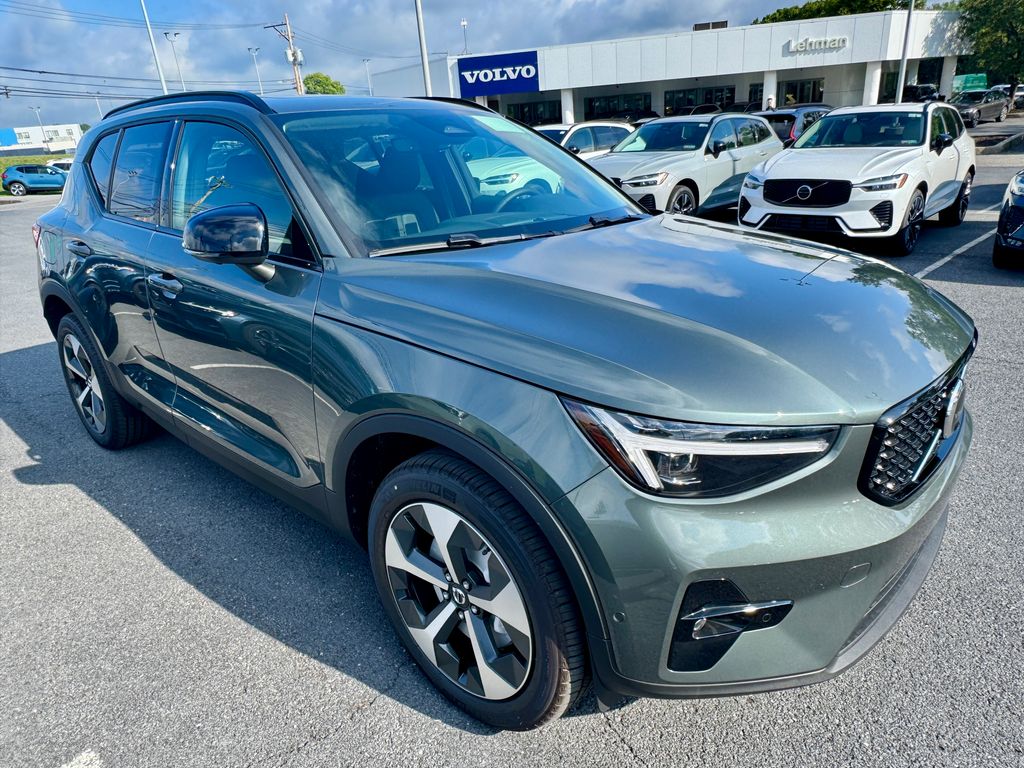 2026 Volvo XC40 SUV 