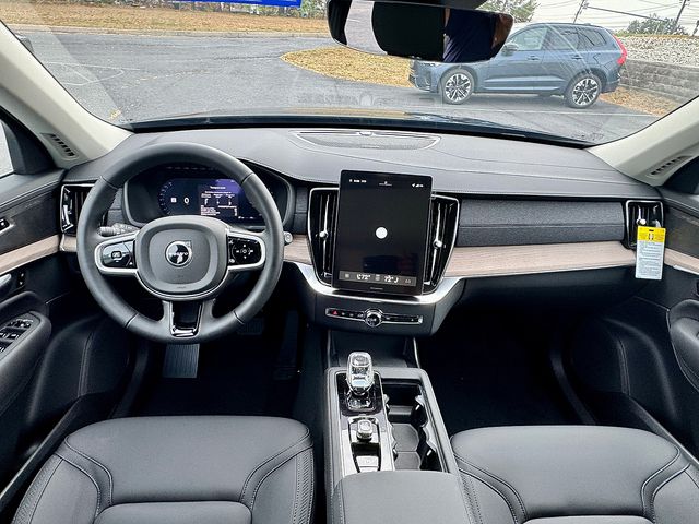 2026 Volvo XC90 Plus - Photo 10