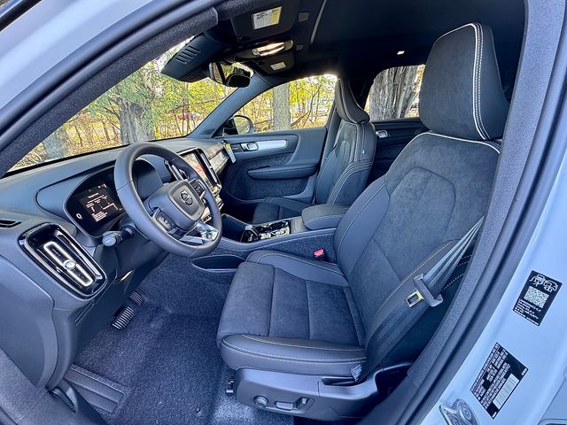2026 Volvo XC40 Ultra Black Edition - Photo 12
