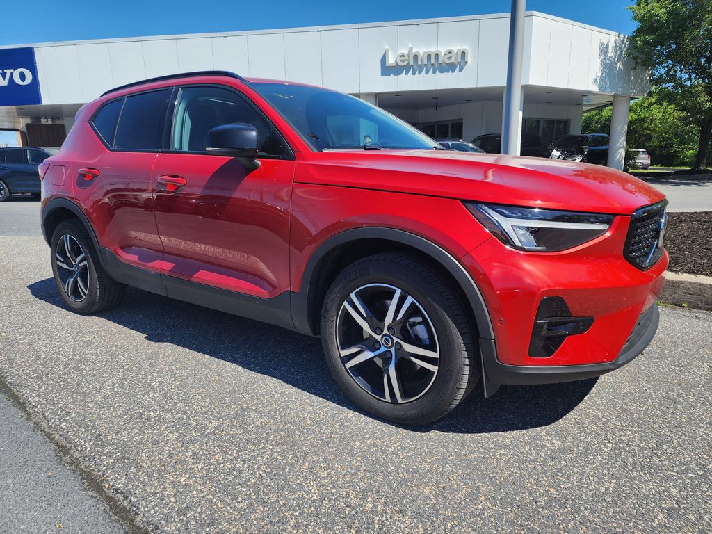 2023 Volvo XC40 SUV 