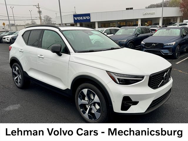 2026 Volvo XC40 B5 Plus Dark AWD's photo
