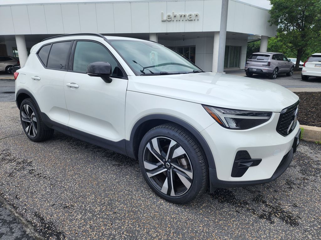 2023 Volvo XC40 SUV 