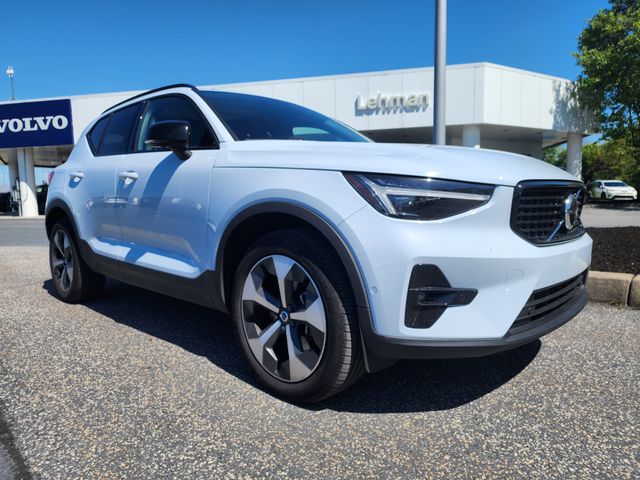 2026 Volvo XC40 B5 Plus Dark AWD's photo