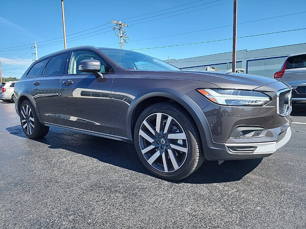 2025 Volvo V90 Cross Country Wagon 