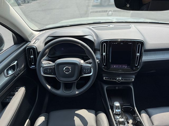 2026 Volvo XC40 Plus - Photo 10