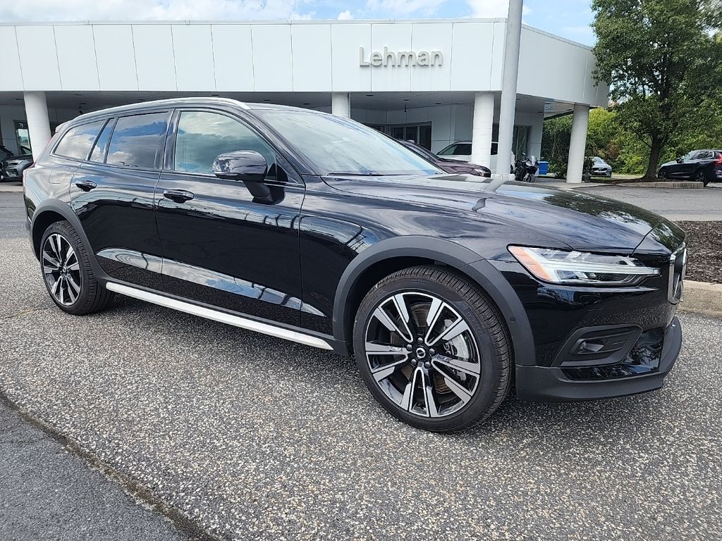 2025 Volvo V60 Cross Country Wagon 
