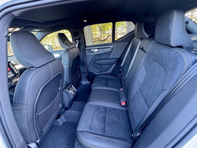 2026 Volvo XC40 Ultra Black Edition - Photo 8