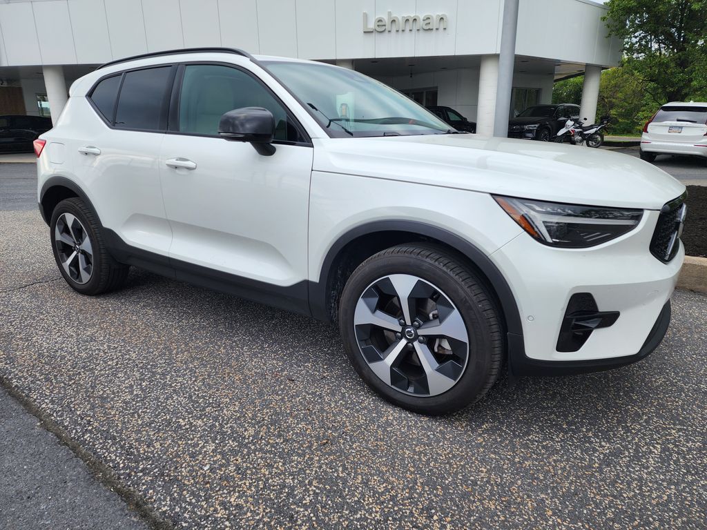 2026 Volvo XC40 SUV 