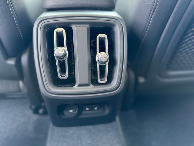 2026 Volvo XC40 Plus - Photo 13
