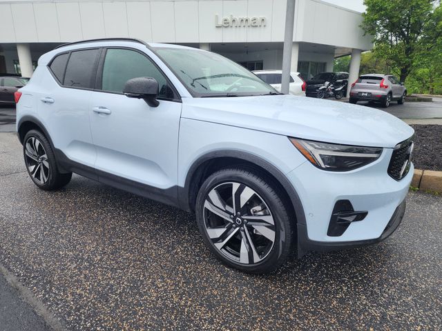 2025 Volvo XC40 B5 Ultra Dark AWD's photo