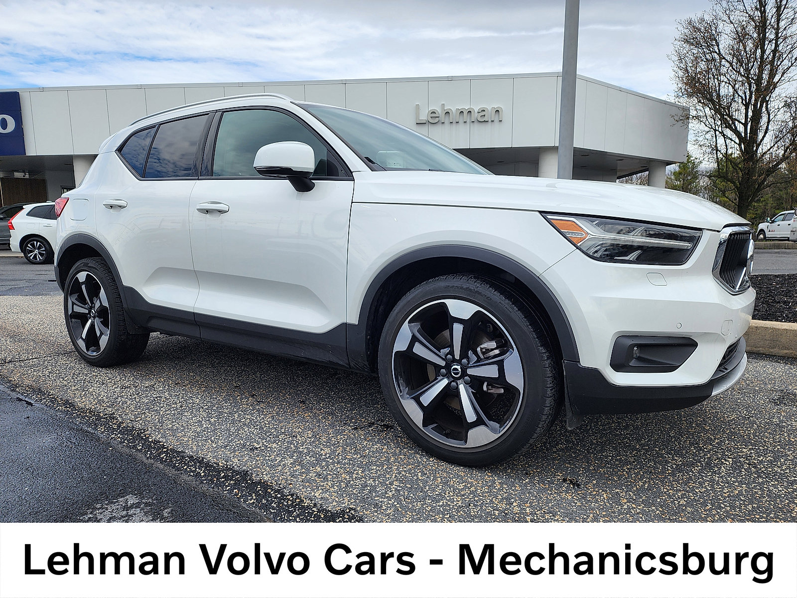 2022 Volvo XC40 T5 AWD Momentum 