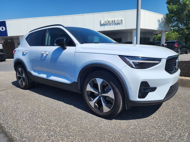 2026 Volvo XC40 SUV 