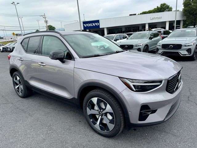 2026 Volvo XC40 SUV 