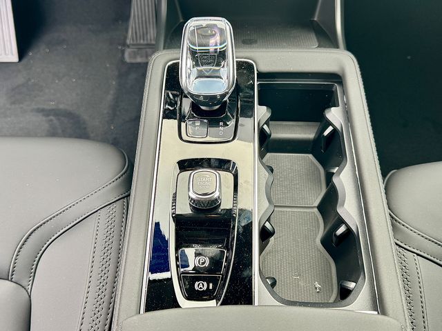 2026 Volvo XC90 Plus - Photo 13