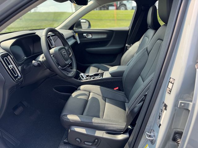 2026 Volvo XC40 Plus - Photo 9