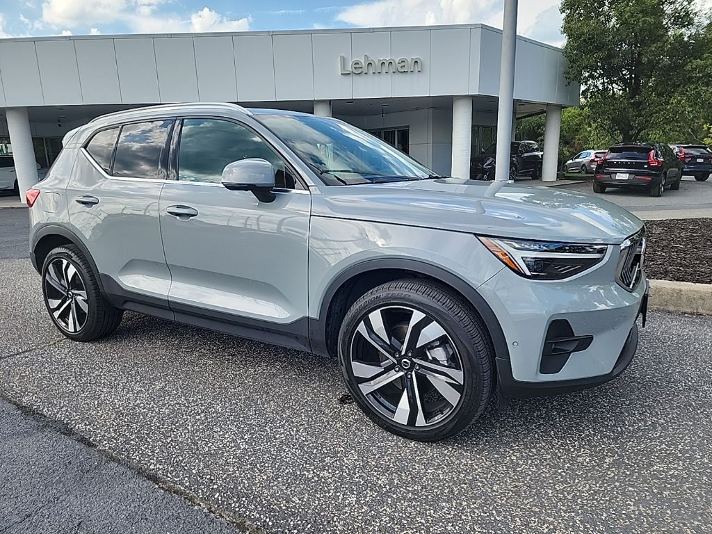 2024 Volvo XC40 SUV 
