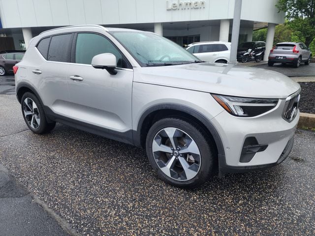 2025 Volvo XC40 SUV 