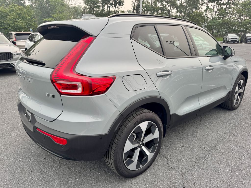2026 Volvo XC40 Plus - Photo 6