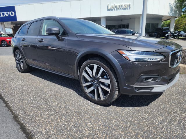 2025 Volvo V90 Cross Country Wagon 