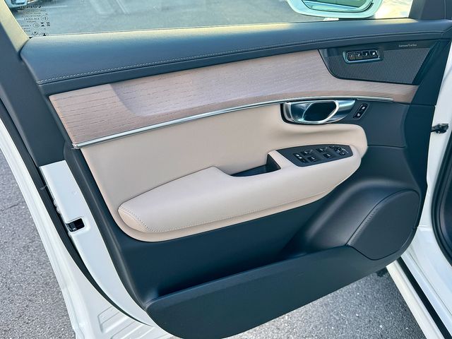 2026 Volvo XC90 Plus - Photo 12