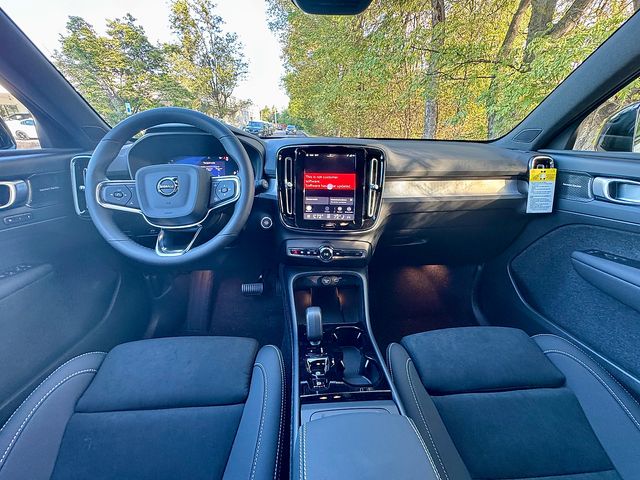 2026 Volvo XC40 Ultra Black Edition - Photo 10