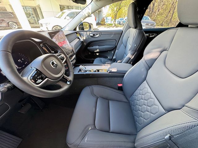 2026 Volvo XC60 Plus - Photo 12