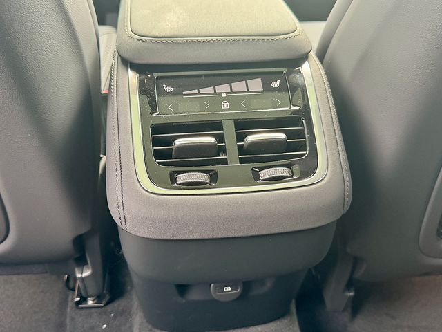 2026 Volvo XC90 Plus - Photo 9