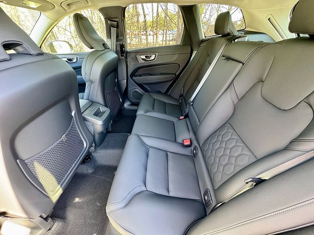 2026 Volvo XC60 Plus - Photo 8
