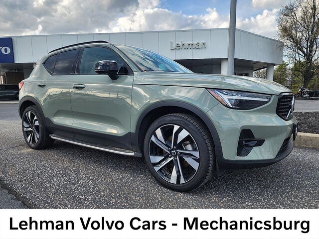 2024 Volvo XC40 B5 Plus Dark Theme SUV
