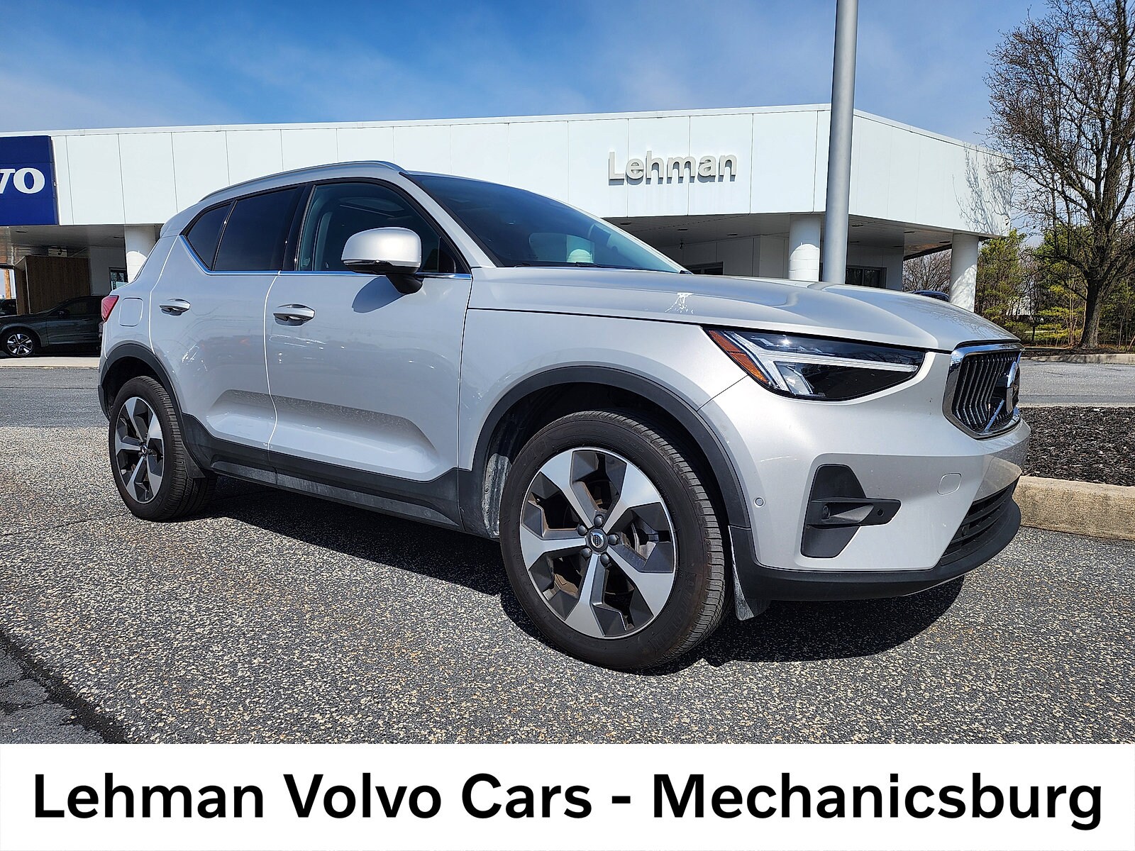 2025 Volvo XC40 B5 AWD Plus Bright Theme 