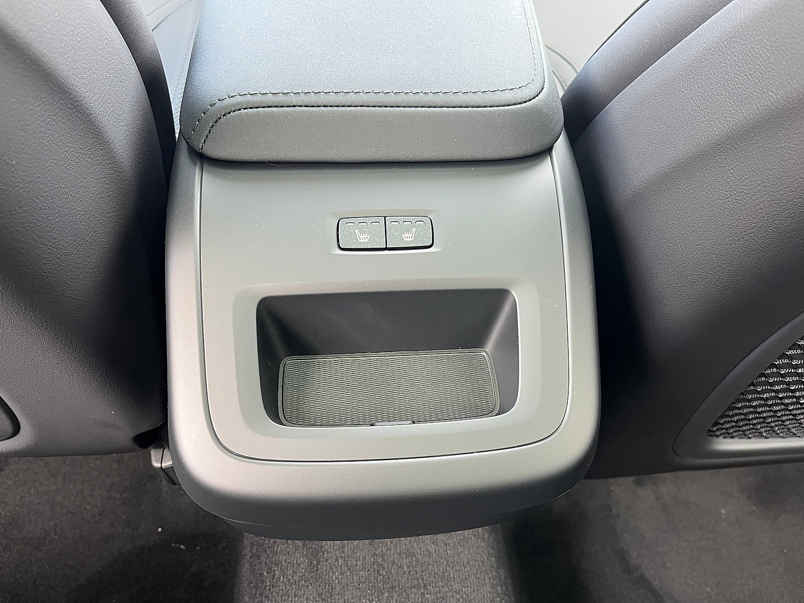 2026 Volvo XC60 Plus - Photo 14
