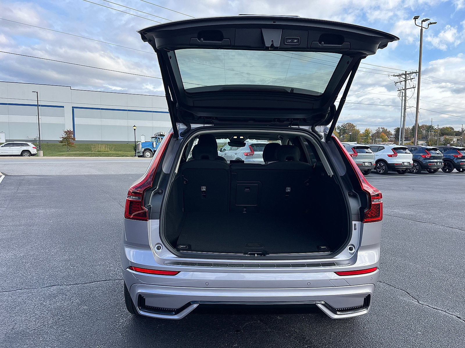 2026 Volvo XC60 Plus - Photo 7