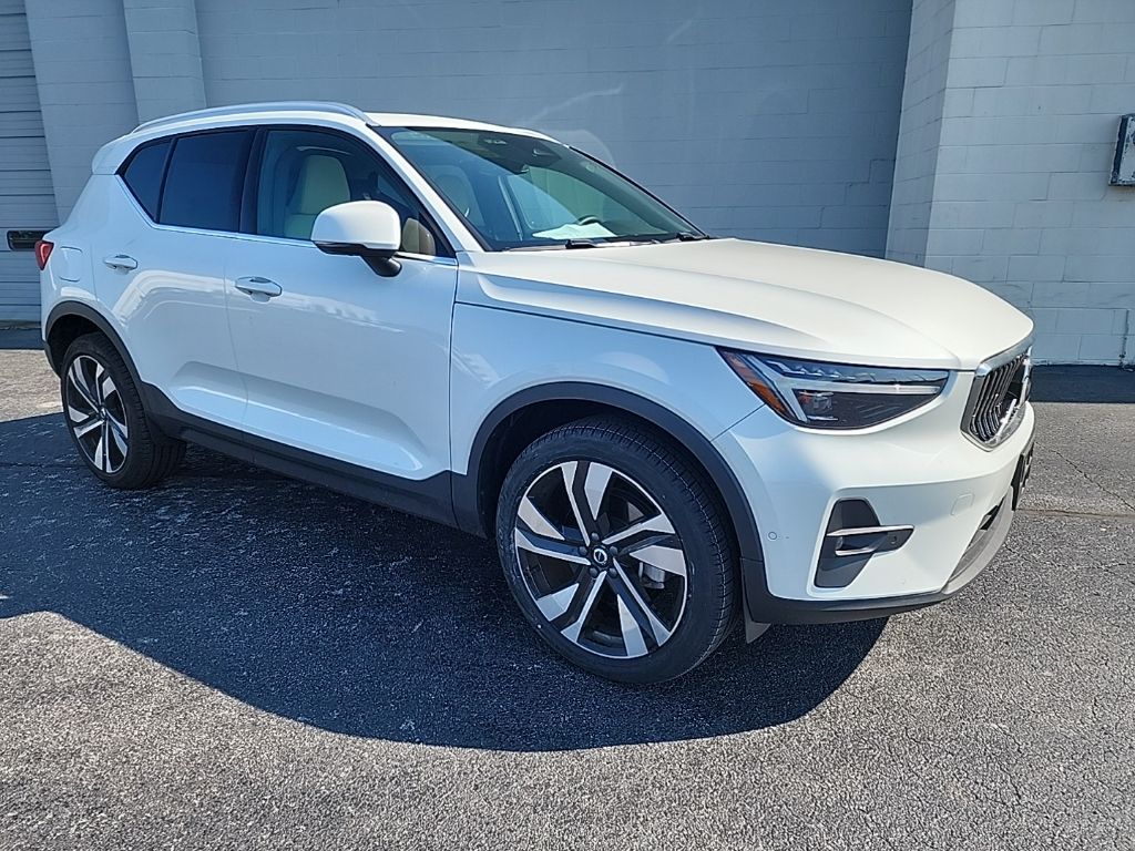 2024 Volvo XC40 SUV 