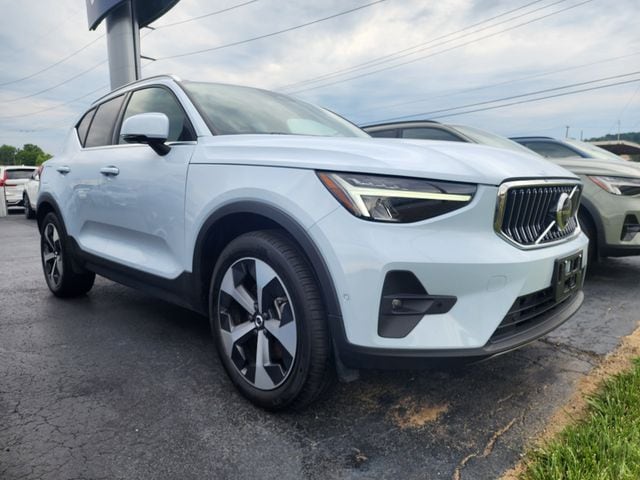 2025 Volvo XC40 SUV 