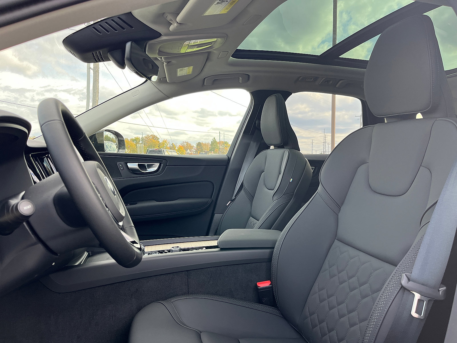 2026 Volvo XC60 Plus - Photo 8