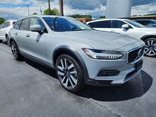 2025 Volvo V90 Cross Country Wagon 
