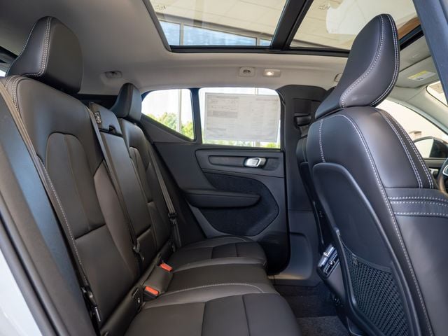 2026 Volvo XC40 Plus - Photo 6