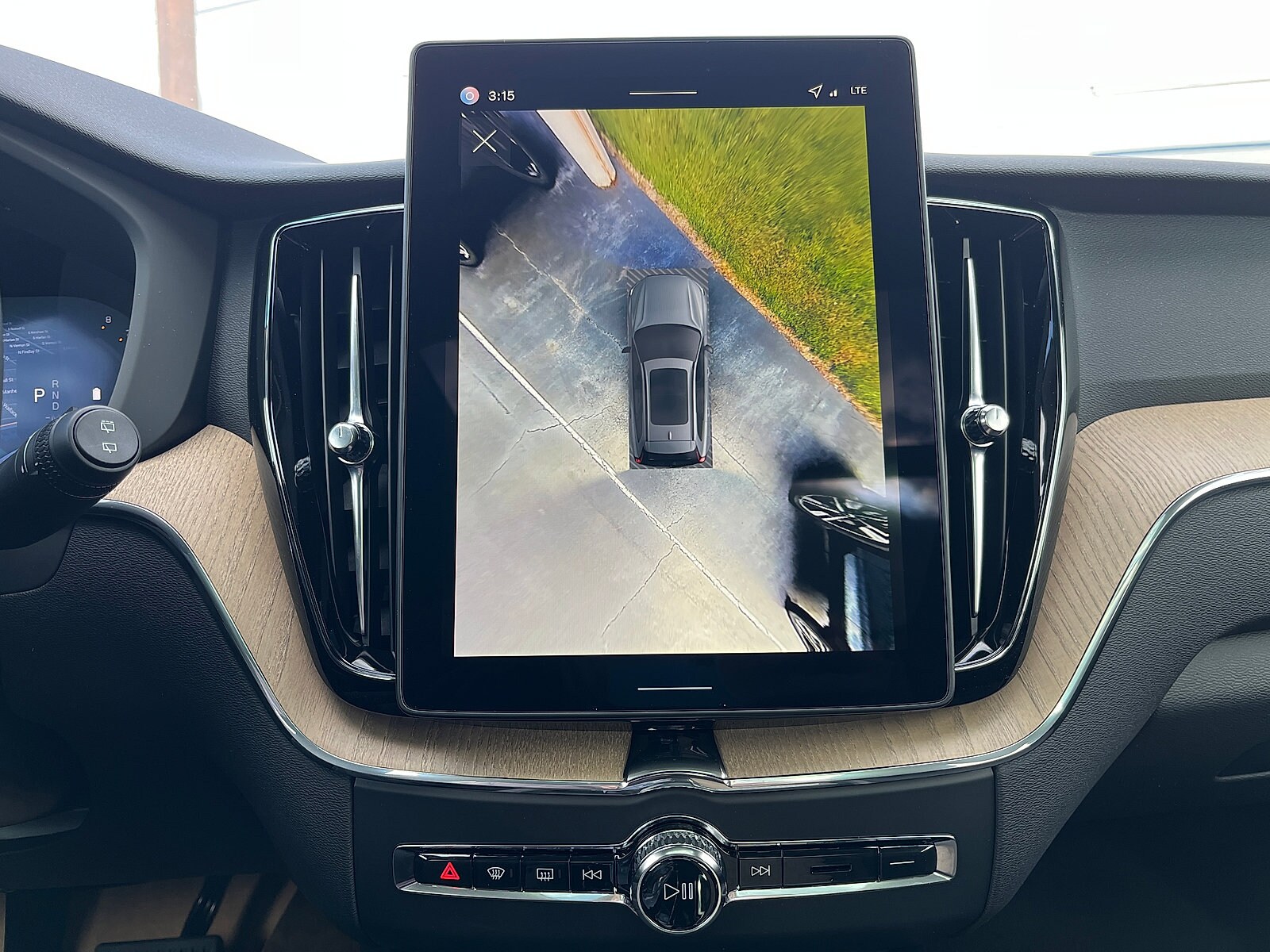 2026 Volvo XC60 Plus - Photo 11
