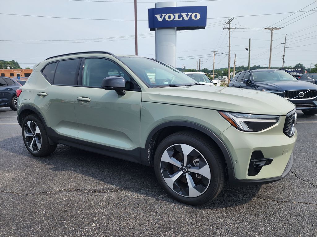 2024 Volvo XC40 SUV 