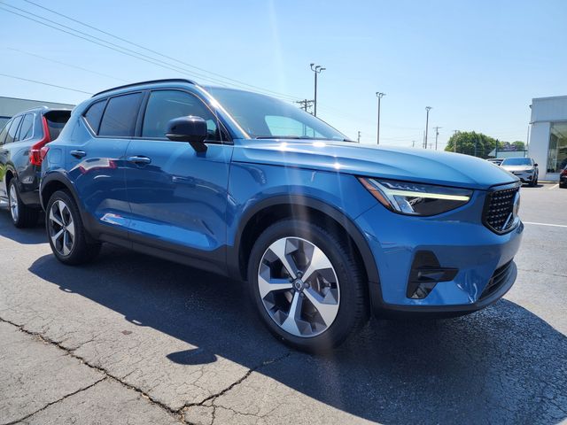 2023 Volvo XC40 SUV 