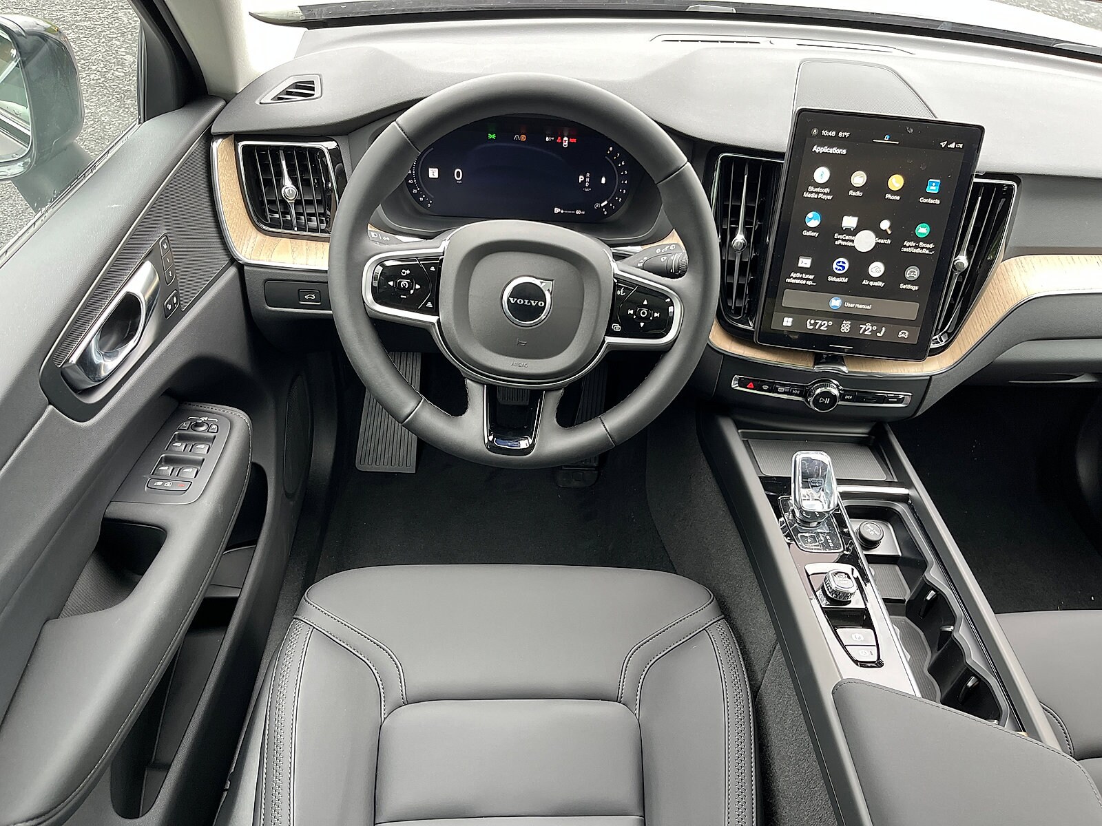 2026 Volvo XC60 Plus - Photo 9