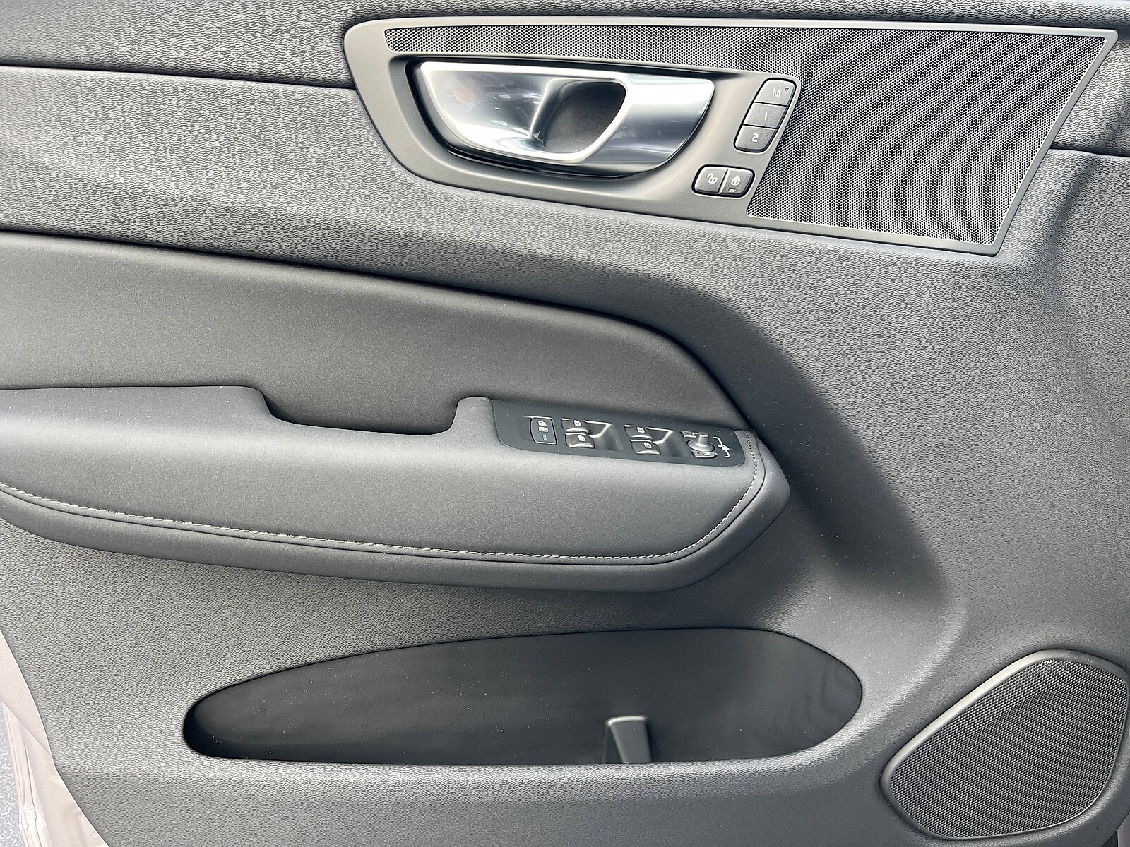 2026 Volvo XC60 Plus - Photo 15